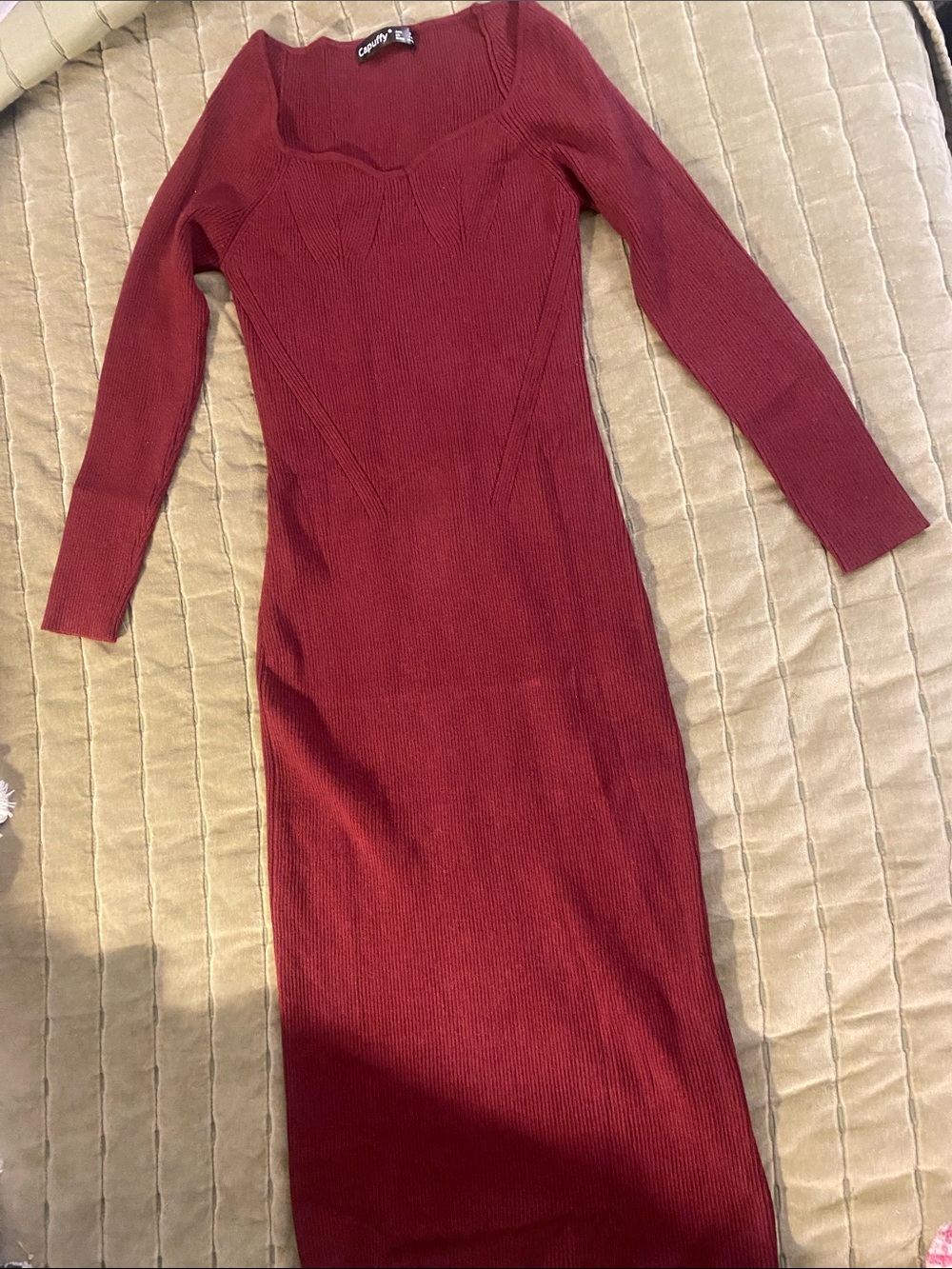 Capuffy Fitted Long-Sleeve Ribbed Maxi Dress in Burgundy